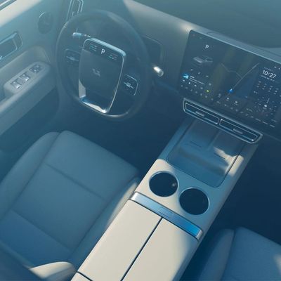 Максимальная скорость 180 км/ч Li L8 Max AWD 490 л.с. 5-дверный 6-местный электрический внедорожник с дальностью 1200 км и колесной базой 3005 мм